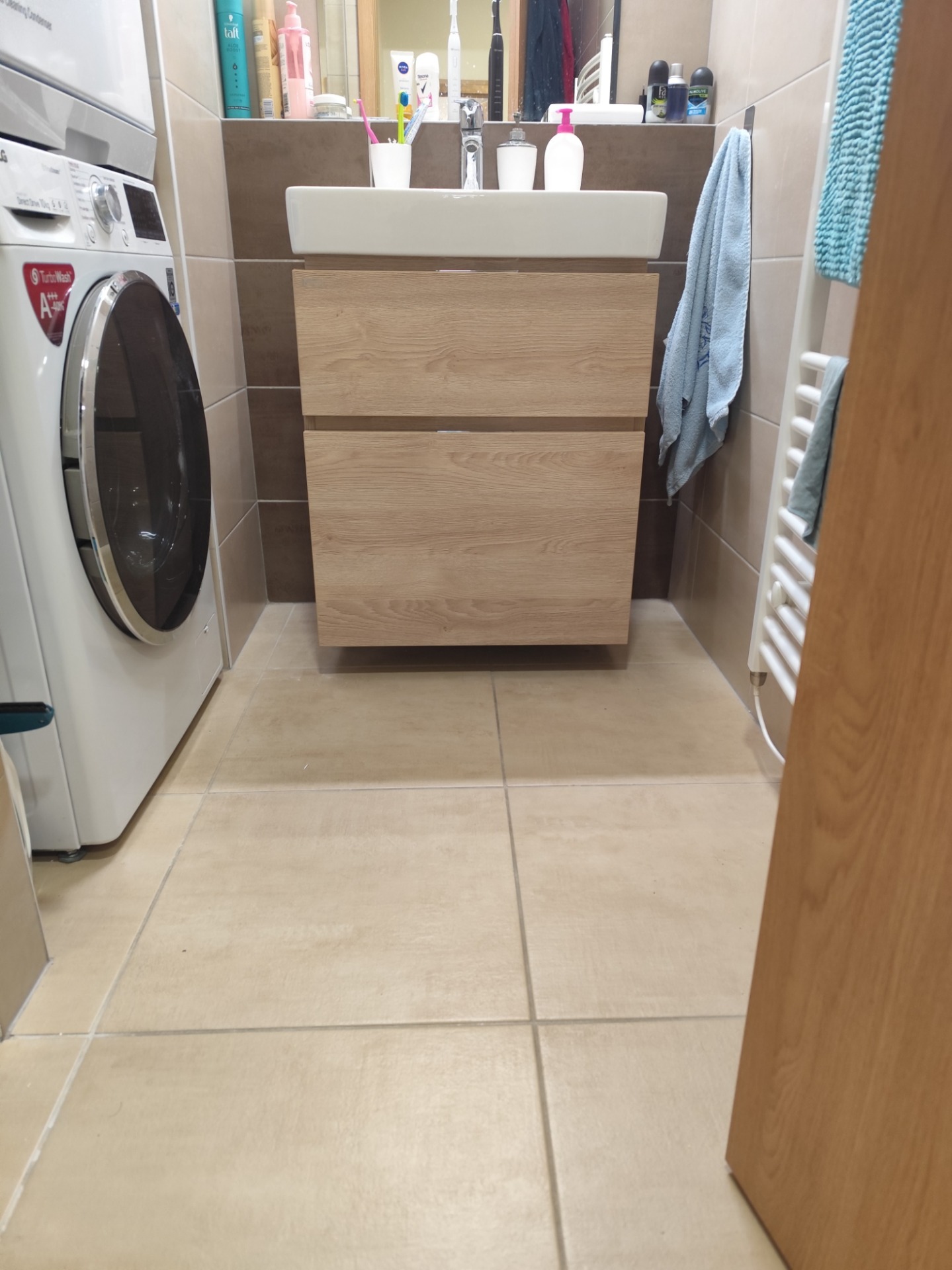 montáž umyvadlové skříňky pod stávající umyvadlo  